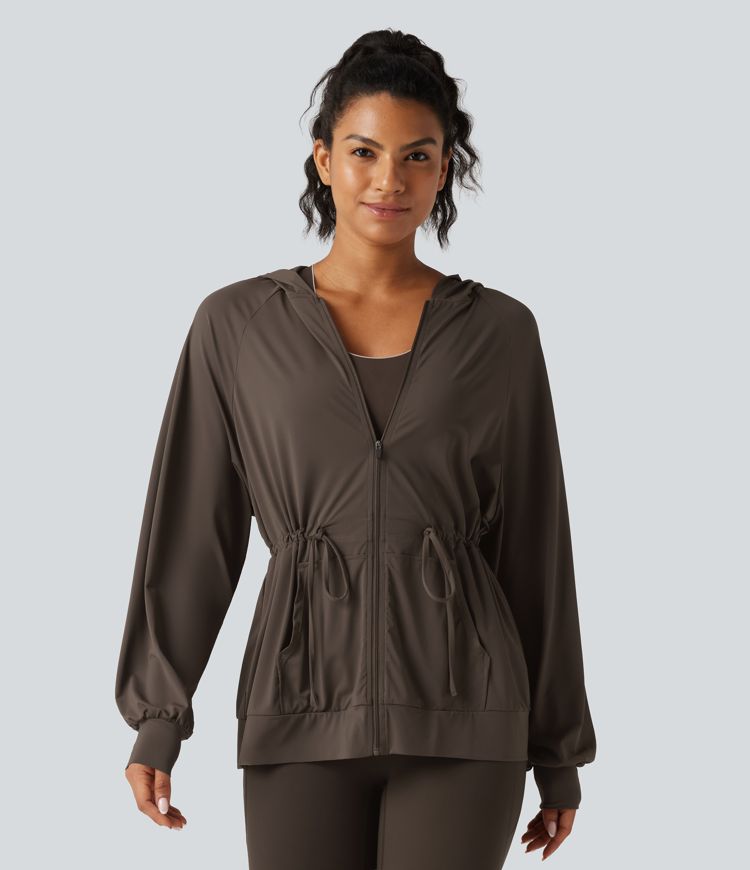 Yoga-Jacke mit Kapuze, langen Ärmeln, Kordelzug, InstantCool-Funktion und Taschen - UPF50+ Yoga-Jacke mit Kapuze, langen Ärmeln, Kordelzug, InstantCool-Funktion und Taschen - UPF50+