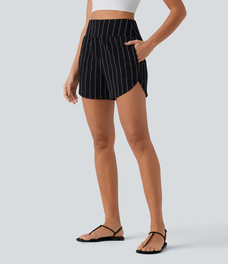 Lässige, gestreifte High-Waist-Shorts mit abgerundetem Saum und Taschen