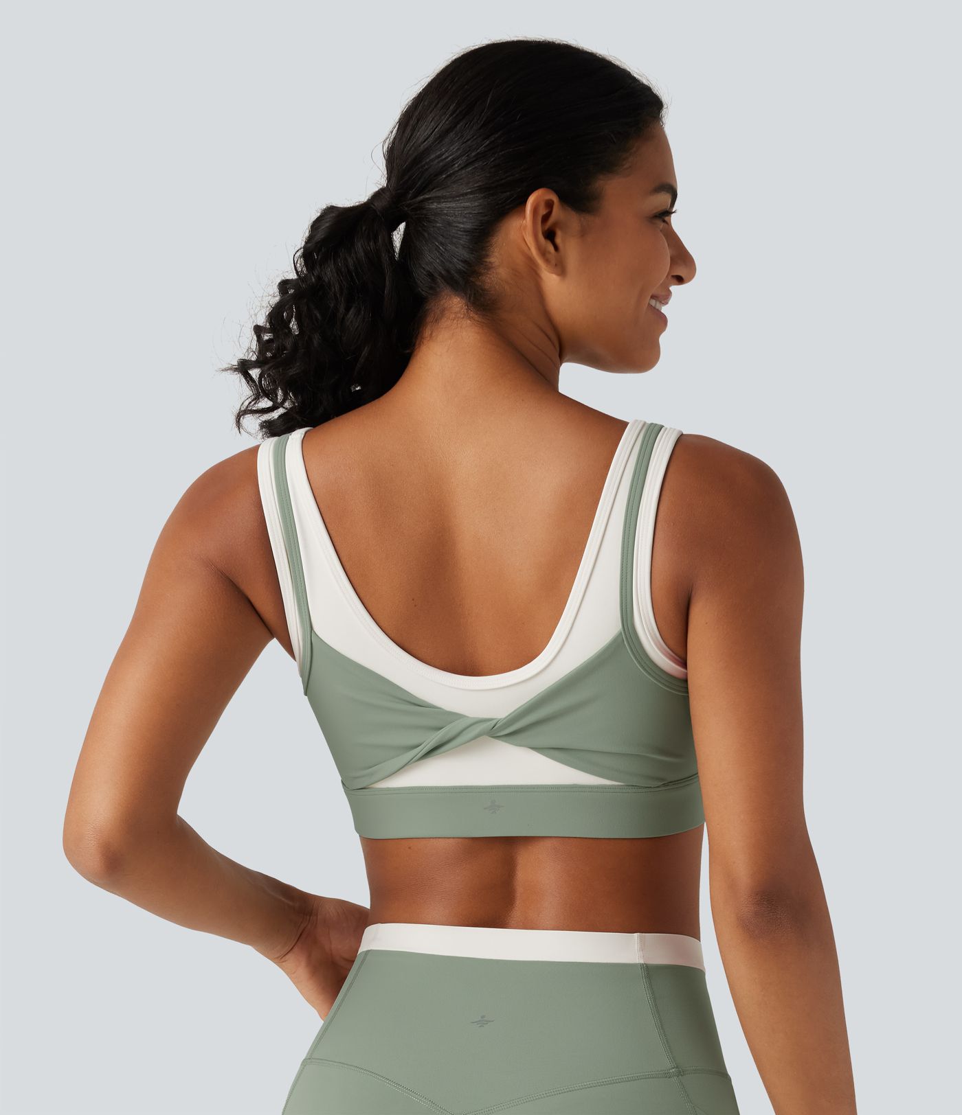 Halara UltraSculpt™ - Yoga-Sport-BH mit mittlerem Support, U-Ausschnitt, Farbblock und gedrehtem Design Halara UltraSculpt™ - Yoga-Sport-BH mit mittlerem Support, U-Ausschnitt, Farbblock und gedrehtem Design