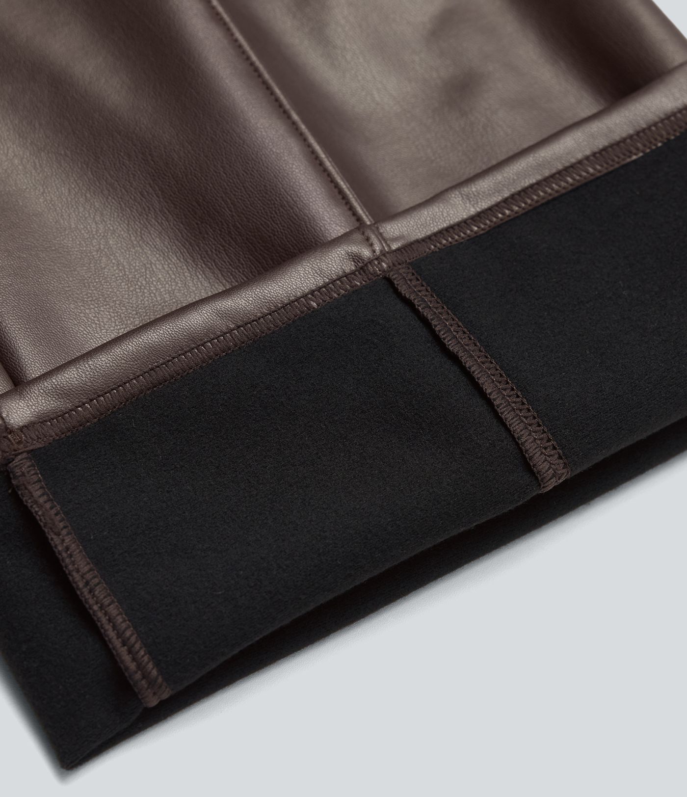 Kalhoty z PU-fleece s vysokým pasem, které tvarují břicho a jsou pružné, v uvolněném rozšířeném střihu, s kapsami Kalhoty z PU-fleece s vysokým pasem, které tvarují břicho a jsou pružné, v uvolněném rozšířeném střihu, s kapsami