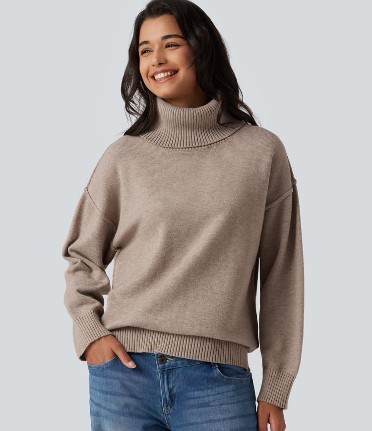 Lässiger Pullover mit hohem Kragen und langen Ärmeln