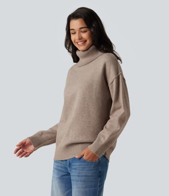 Lässiger Pullover mit hohem Kragen und langen Ärmeln