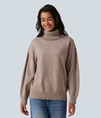 Lässiger Pullover mit hohem Kragen und langen Ärmeln