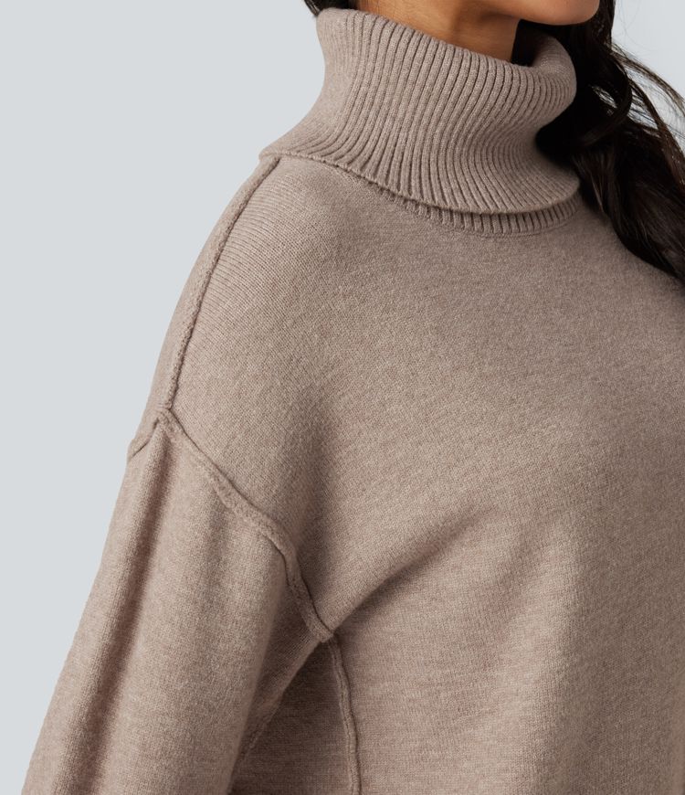 Lässiger Pullover mit hohem Kragen und langen Ärmeln