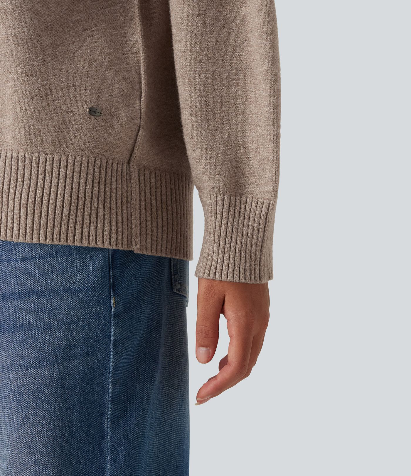 Lässiger Pullover mit hohem Kragen und langen Ärmeln