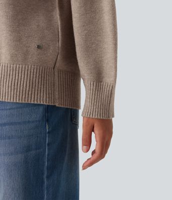 Lässiger Pullover mit hohem Kragen und langen Ärmeln