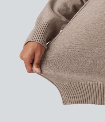 Lässiger Pullover mit hohem Kragen und langen Ärmeln