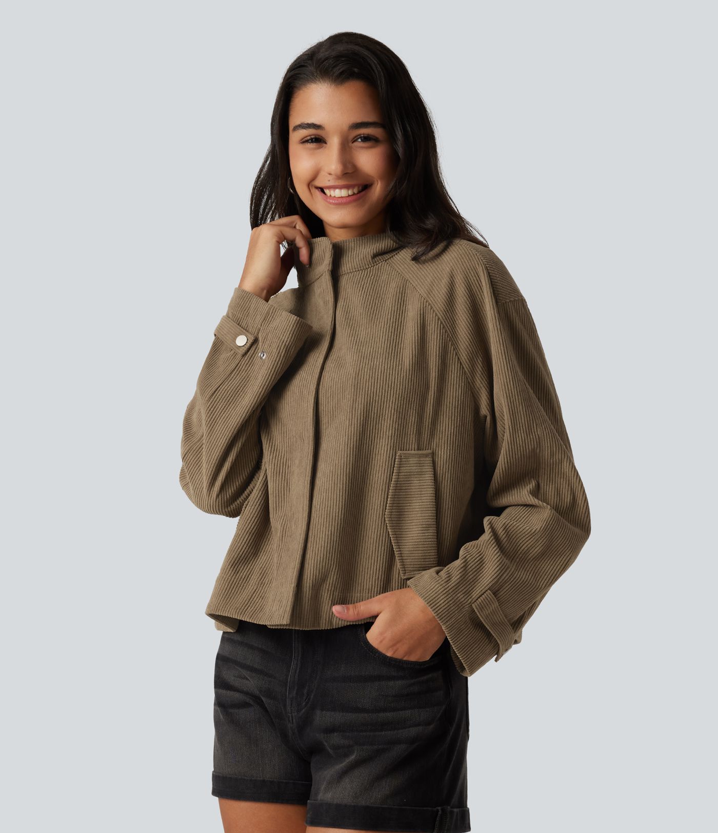 Chemise-veste décontractée en velours côtelé à manches longues avec poches Chemise-veste décontractée en velours côtelé à manches longues avec poches