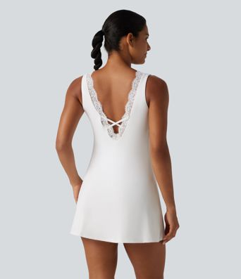 Robe-short de yoga mini SoftlyZero™ Plush accès facile Easy Peasy à col V avec coussinets amovibles, dentelle contrastée et poches
