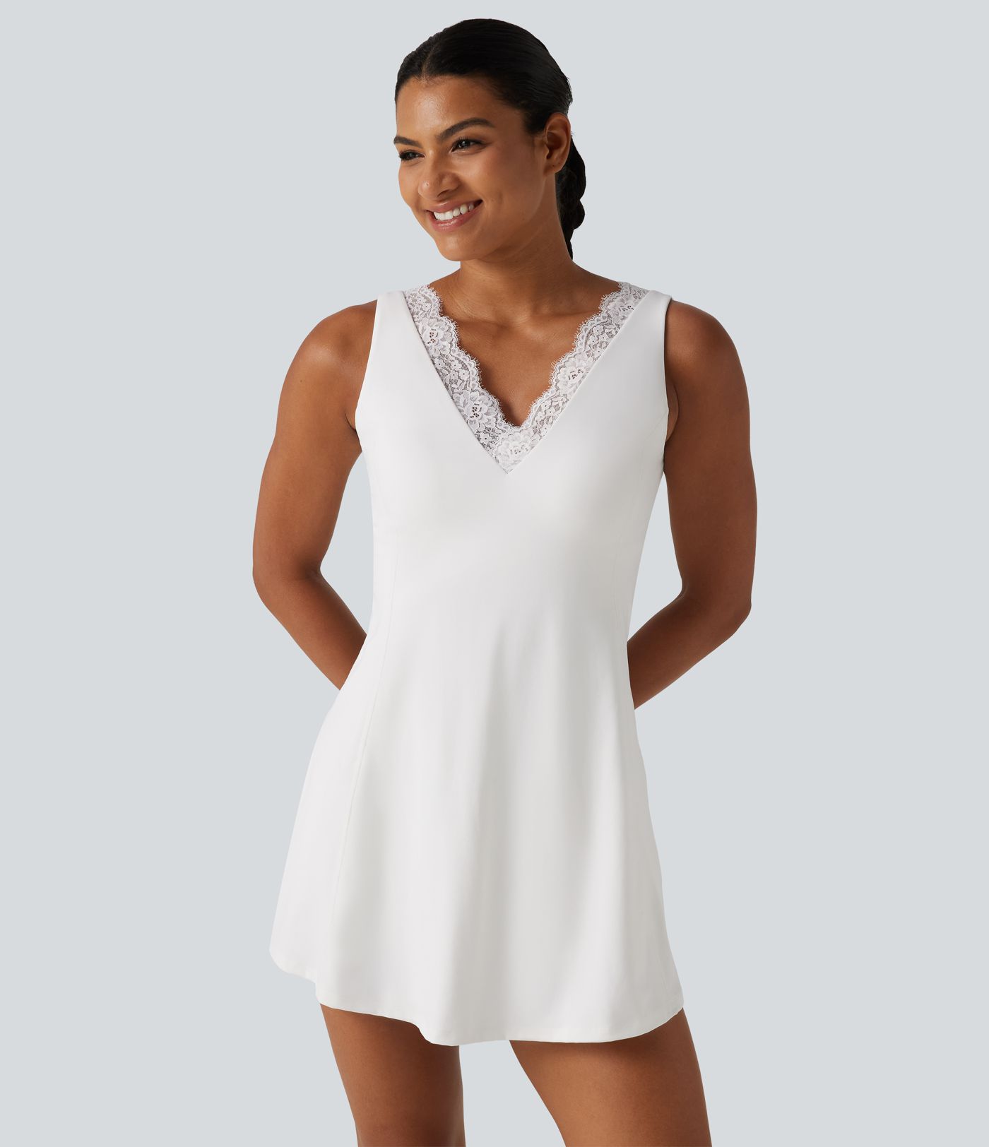 Robe-short de yoga mini SoftlyZero™ Plush accès facile Easy Peasy à col V avec coussinets amovibles, dentelle contrastée et poches