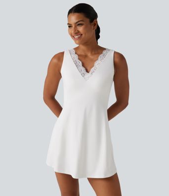 Robe-short de yoga mini SoftlyZero™ Plush accès facile Easy Peasy à col V avec coussinets amovibles, dentelle contrastée et poches
