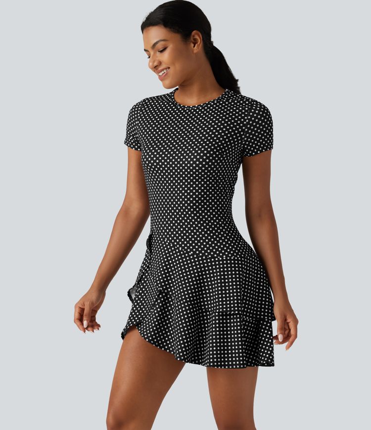 Lässiges Minikleid mit Rundhalsausschnitt, kurzen Ärmeln, Polka-Dots und gestuftem Rüschensaum