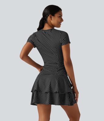 Lässiges Minikleid mit Rundhalsausschnitt, kurzen Ärmeln, Polka-Dots und gestuftem Rüschensaum