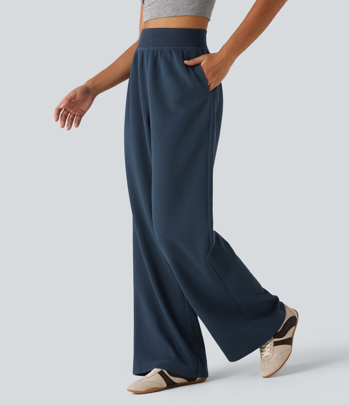 Lässige Sweatpants mit hohem Bund, Seitentaschen, Waffelstoff und geradem Bein Lässige Sweatpants mit hohem Bund, Seitentaschen, Waffelstoff und geradem Bein