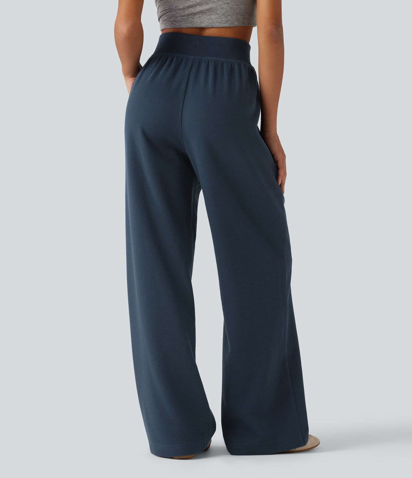Lässige Sweatpants mit hohem Bund, Seitentaschen, Waffelstoff und geradem Bein Lässige Sweatpants mit hohem Bund, Seitentaschen, Waffelstoff und geradem Bein