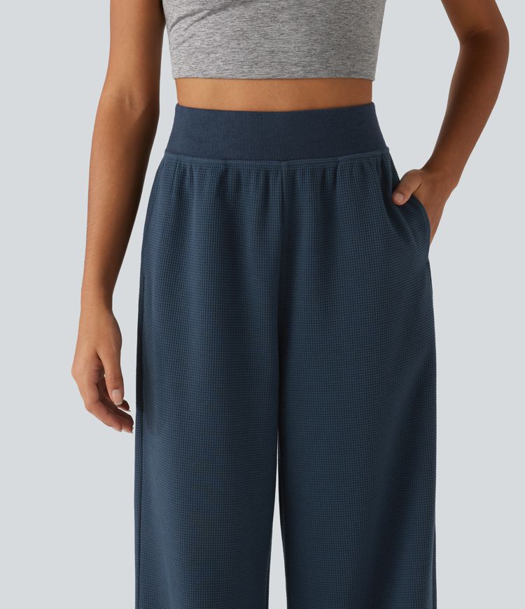 Lässige Sweatpants mit hohem Bund, Seitentaschen, Waffelstoff und geradem Bein Lässige Sweatpants mit hohem Bund, Seitentaschen, Waffelstoff und geradem Bein