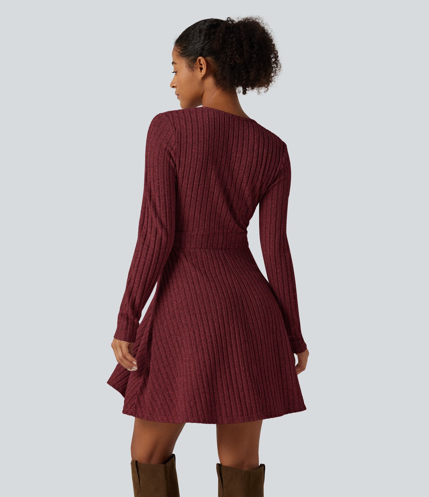 Robe mini en maille côtelée à col V croisé et manches longues