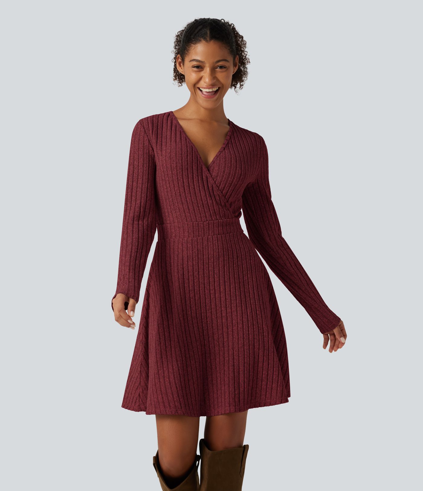 Robe mini en maille côtelée à col V croisé et manches longues
