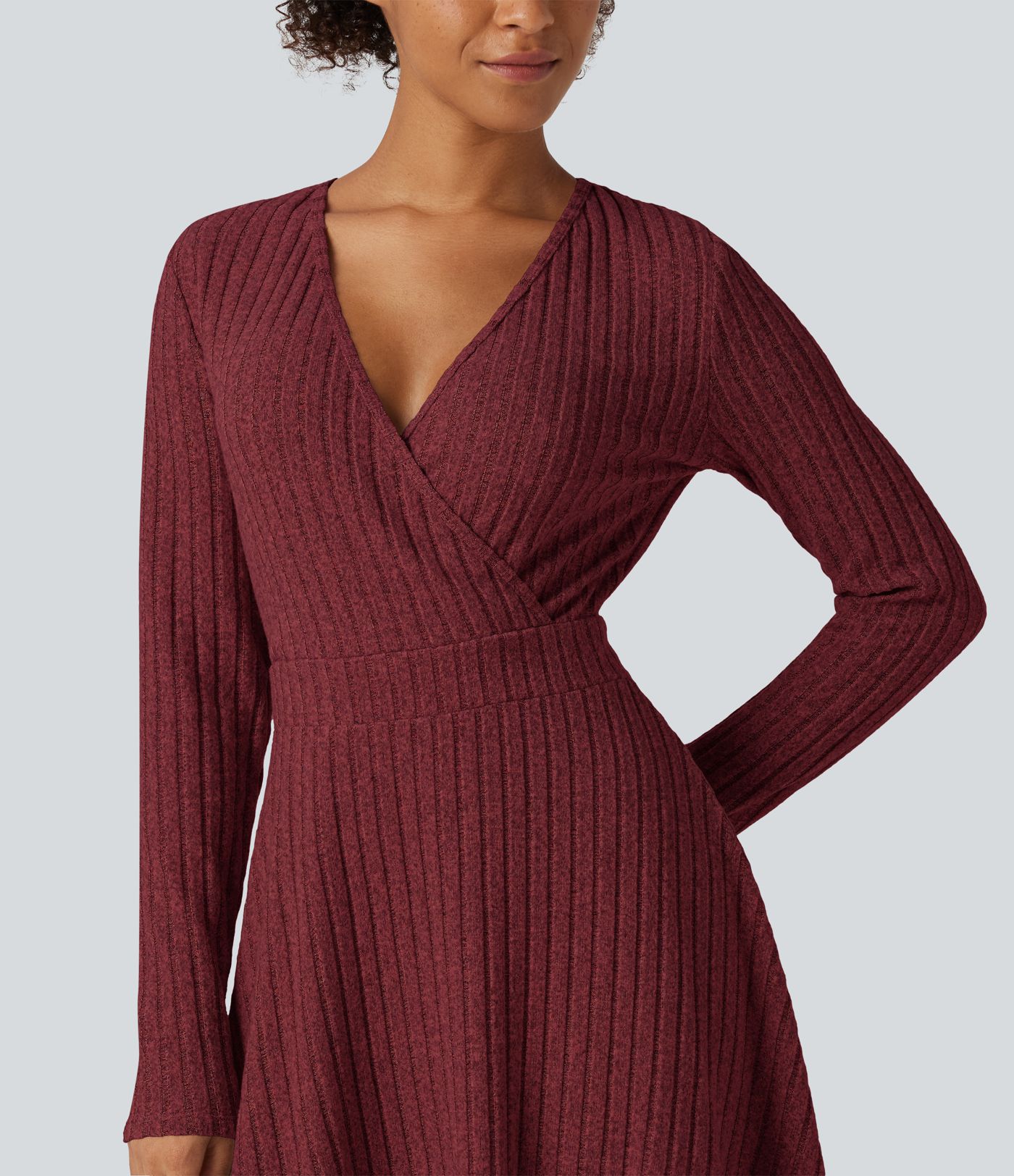 Robe mini en maille côtelée à col V croisé et manches longues