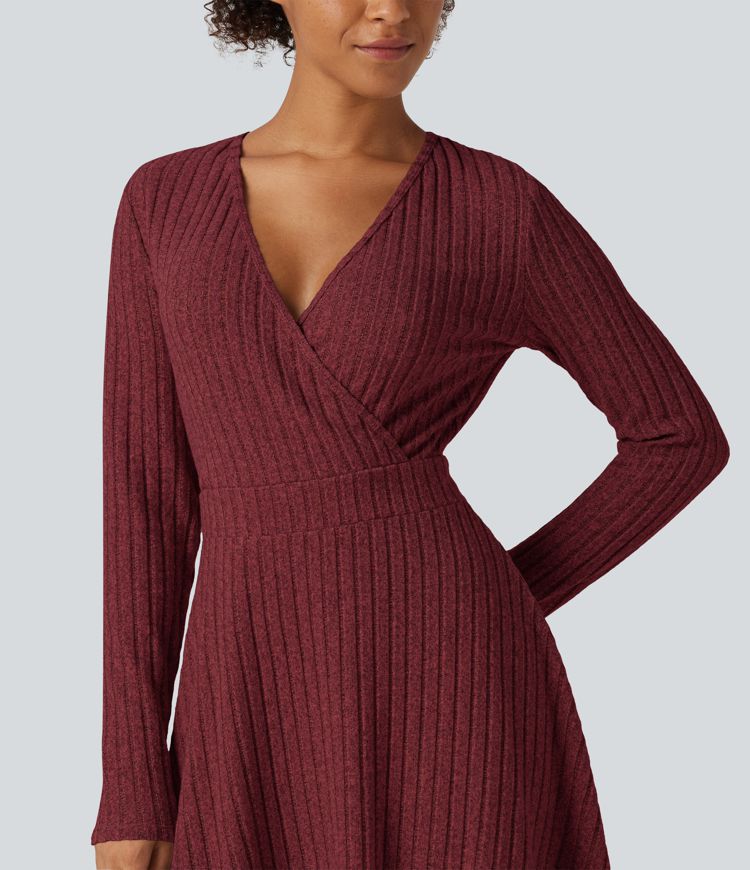 Robe mini en maille côtelée à col V croisé et manches longues