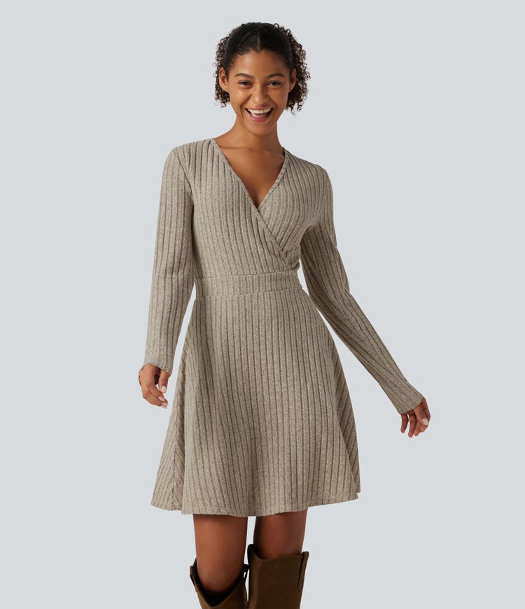 Robe mini en maille côtelée à col V croisé et manches longues