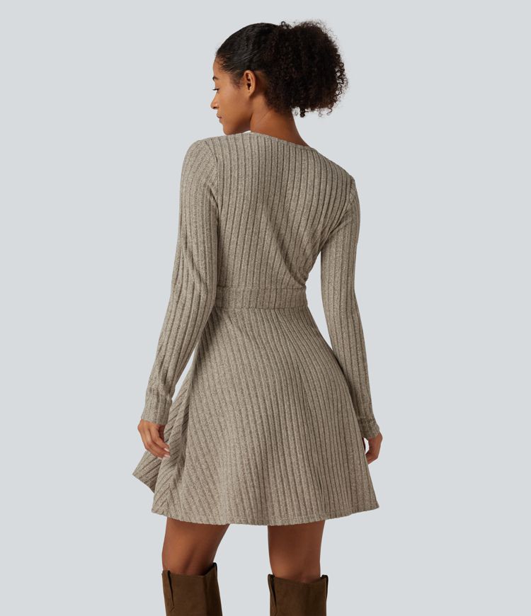 Robe mini en maille côtelée à col V croisé et manches longues