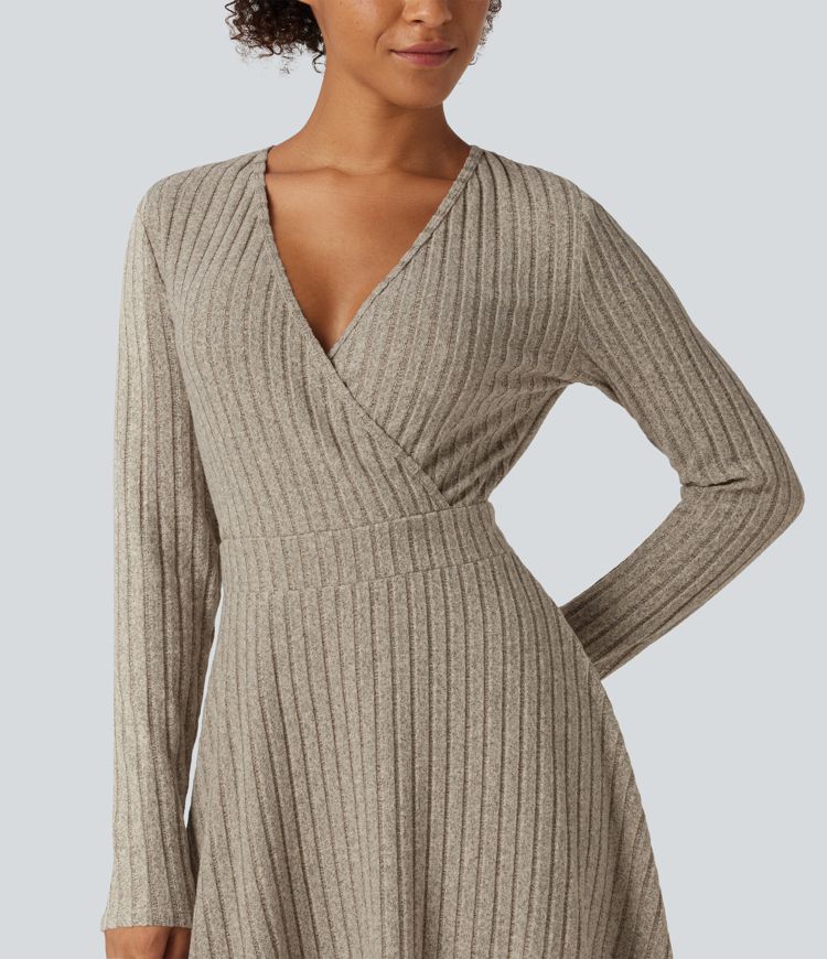 Robe mini en maille côtelée à col V croisé et manches longues