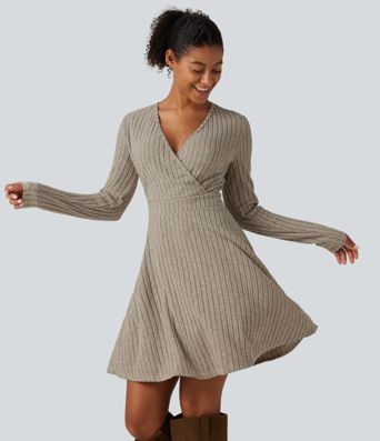 Robe mini en maille côtelée à col V croisé et manches longues