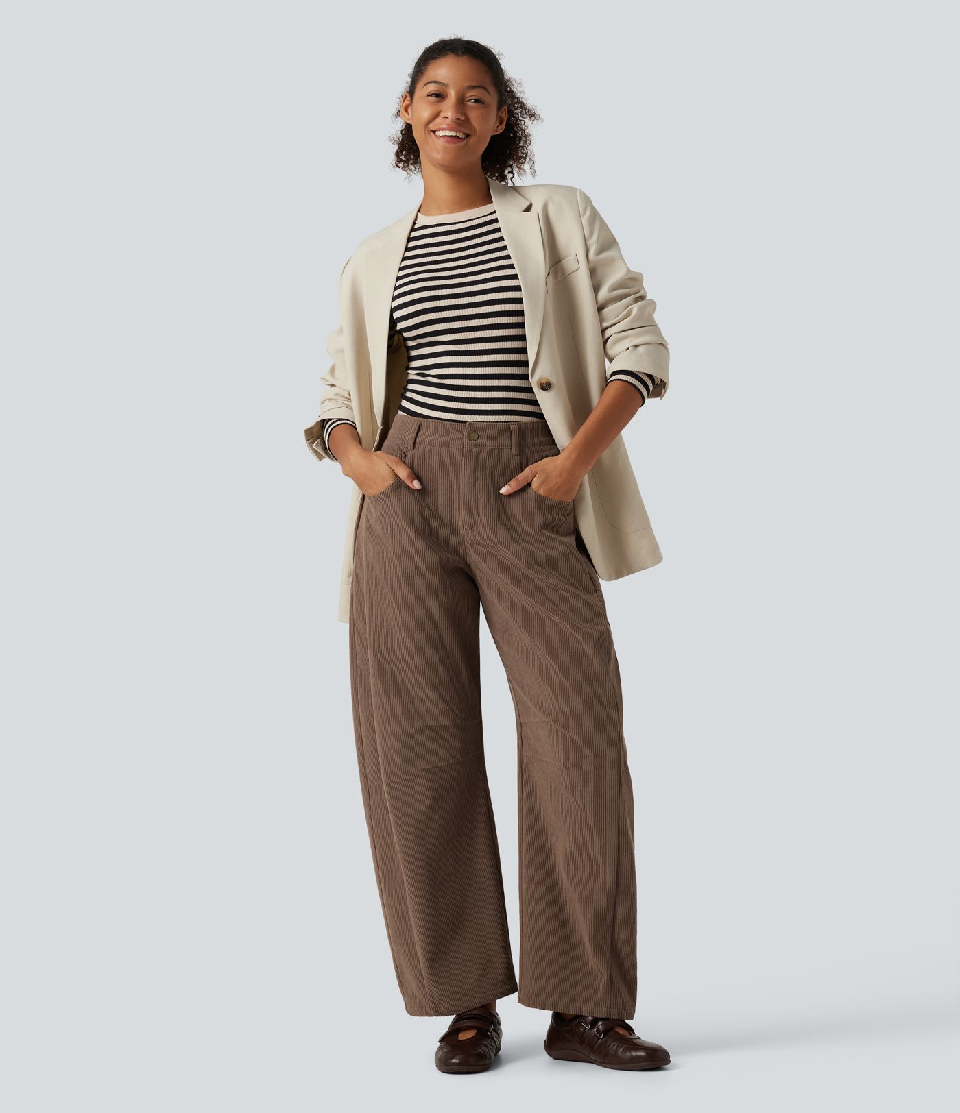 Lässige Kordhose im Barrel-Leg-Schnitt mit mittlerer Bundhöhe und Taschen