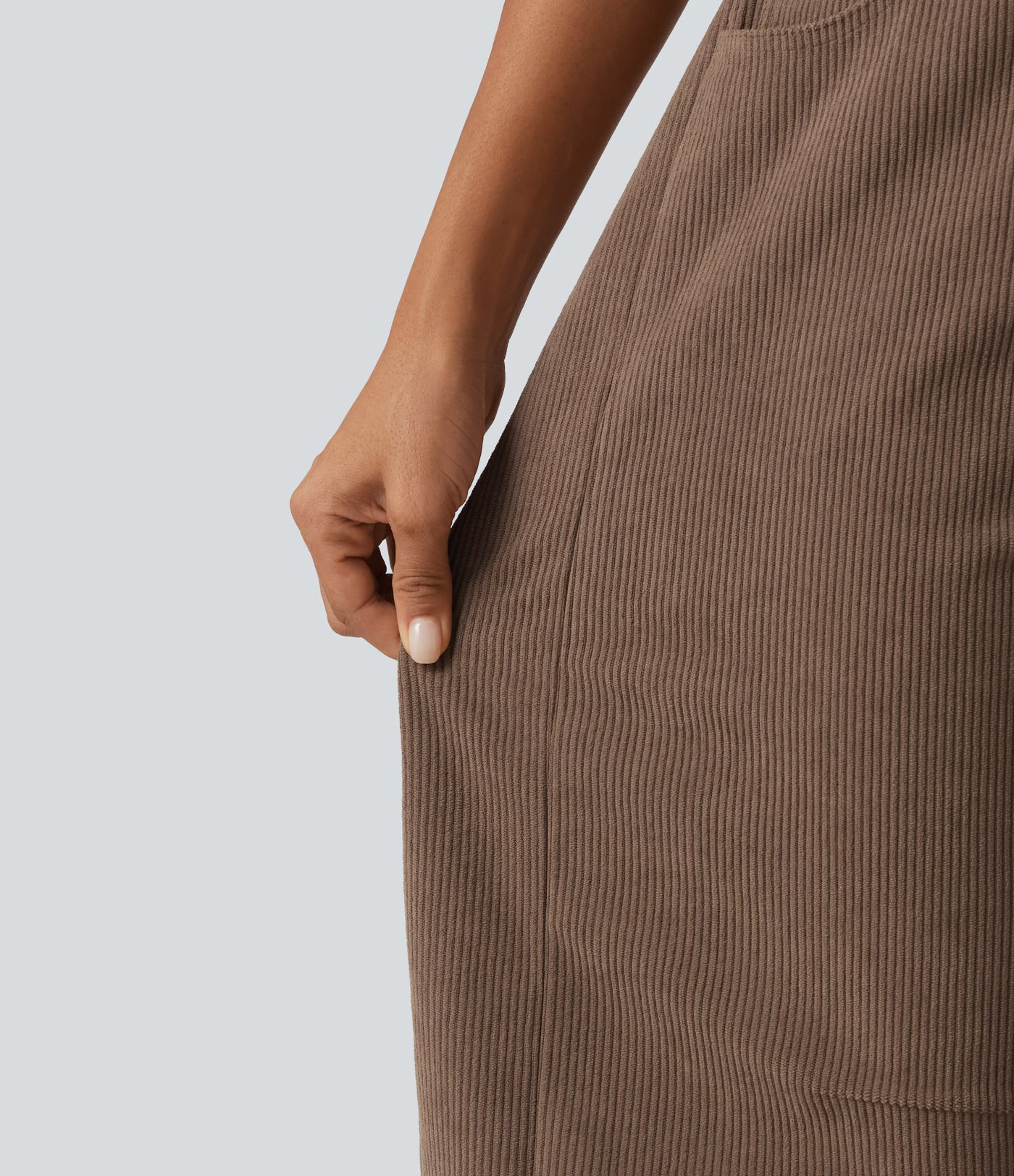 Lässige Kordhose im Barrel-Leg-Schnitt mit mittlerer Bundhöhe und Taschen