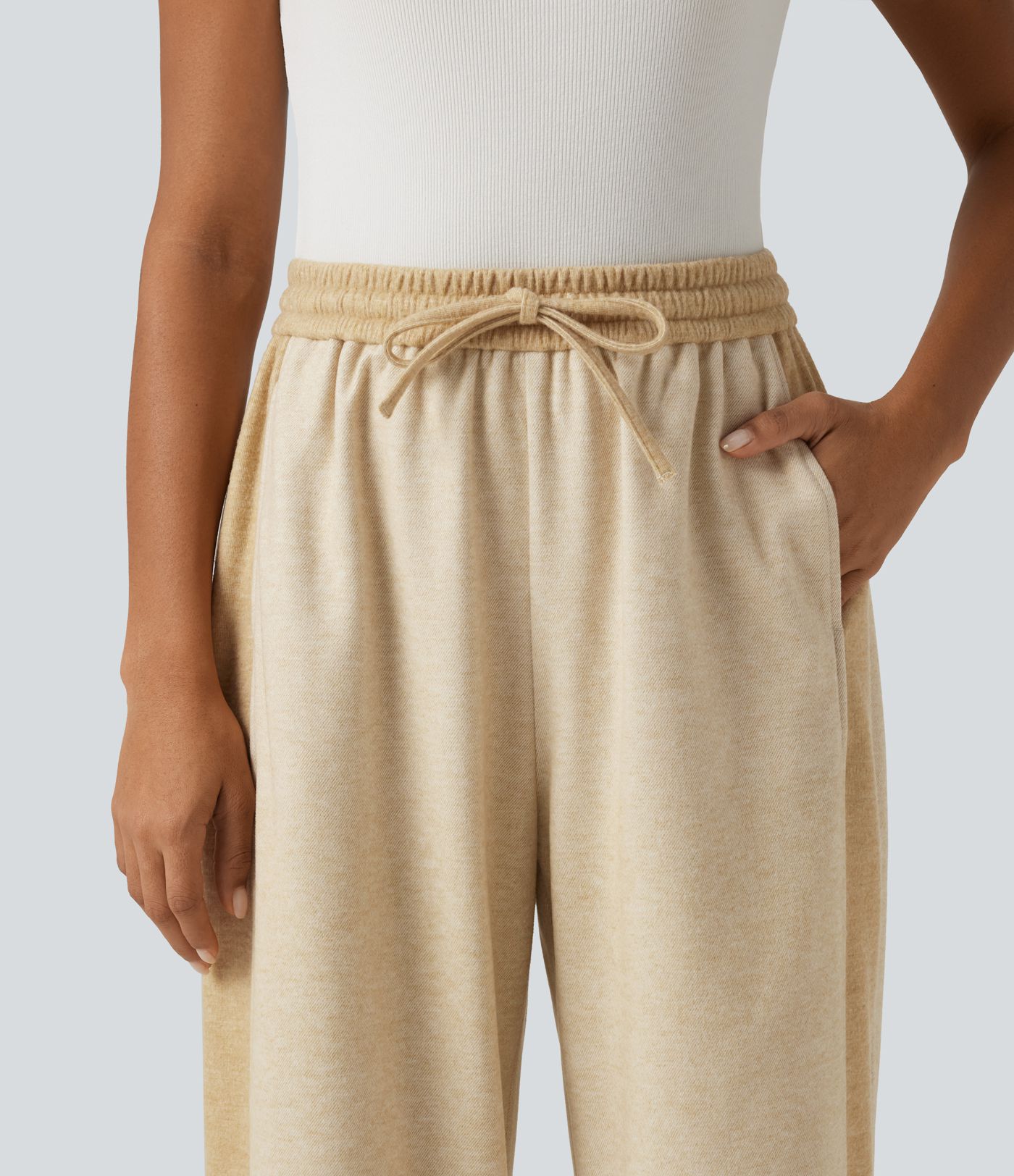 Pantalon droit taille haute à cordon avec poches Pantalon droit taille haute à cordon avec poches