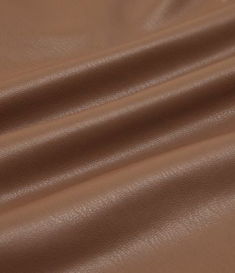 Hoch taillierter, geraffter Minirock mit geschwungenem Saum, 2-in-1 Fleece-/PU-Design, figurbetont