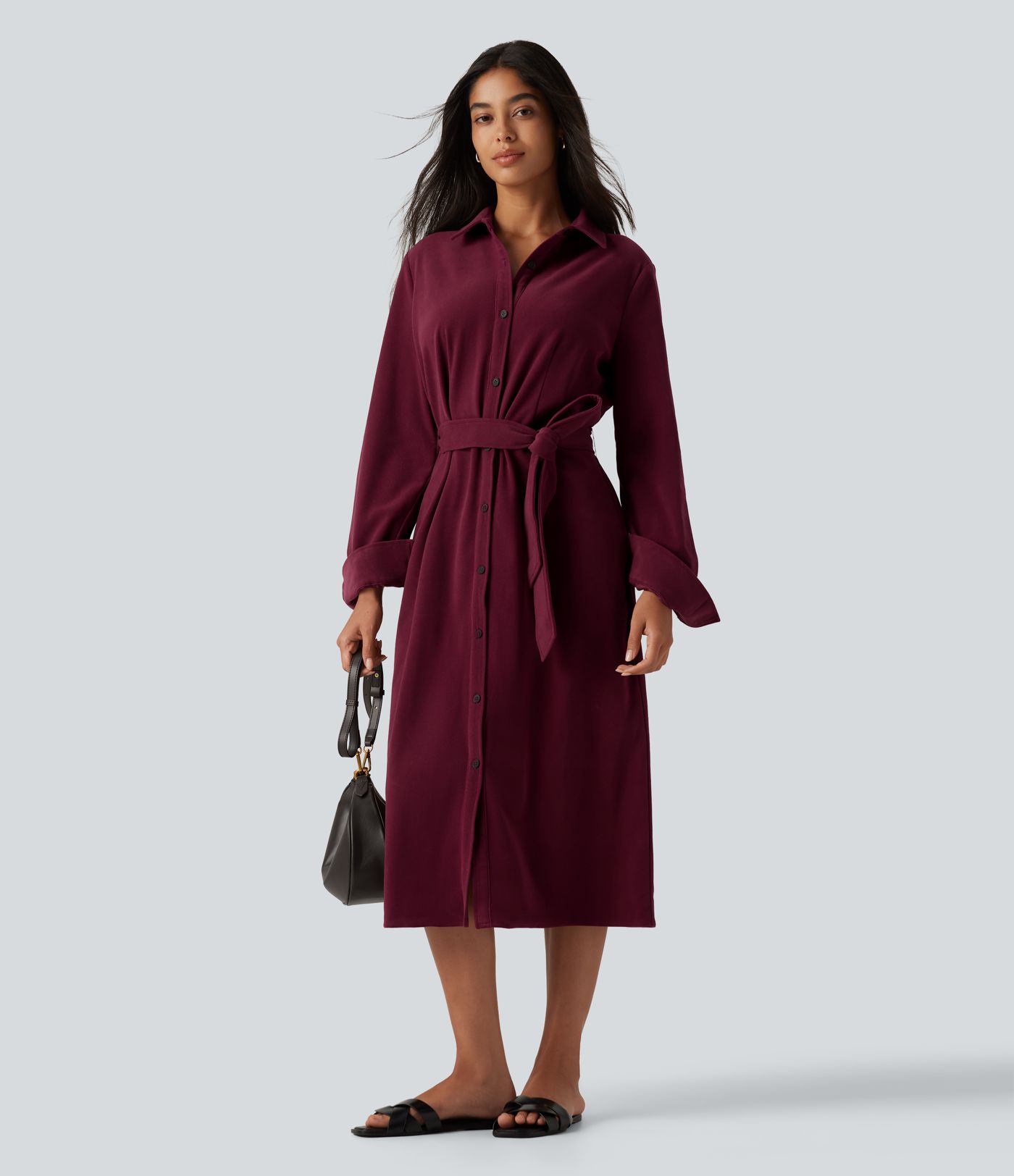 Lässiges Midikleid aus Cord mit Seitentaschen, langen Ärmeln und Gürtel Lässiges Midikleid aus Cord mit Seitentaschen, langen Ärmeln und Gürtel