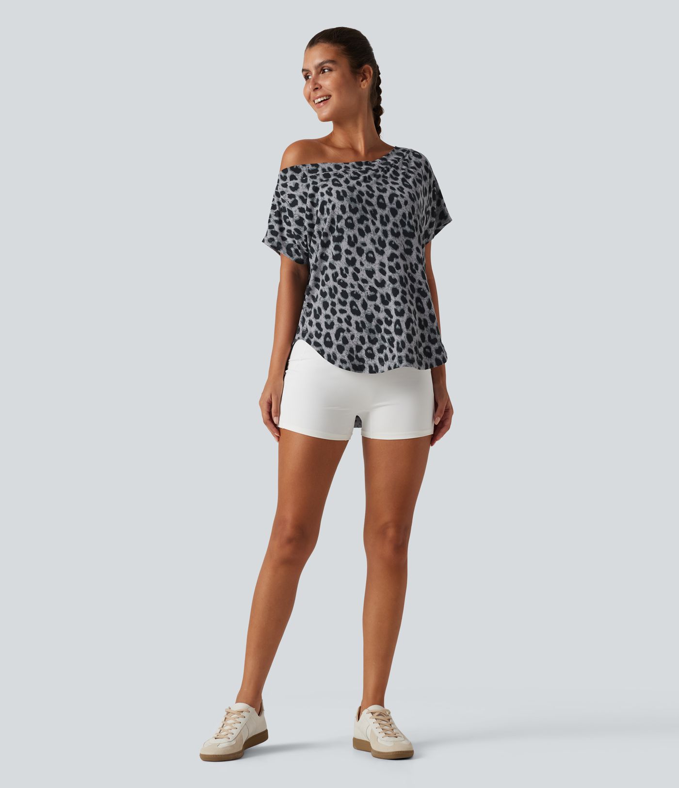One Shoulder Short Sleeve Leopard Print Built-in Bra Curved Hem High Low Yoga Sports Top One Shoulder Short Sleeve Leopard Print Built-in Bra Curved Hem High Low Yoga Sports Top