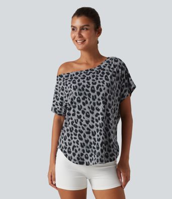 One Shoulder Short Sleeve Leopard Print Built-in Bra Curved Hem High Low Yoga Sports Top One Shoulder Short Sleeve Leopard Print Built-in Bra Curved Hem High Low Yoga Sports Top