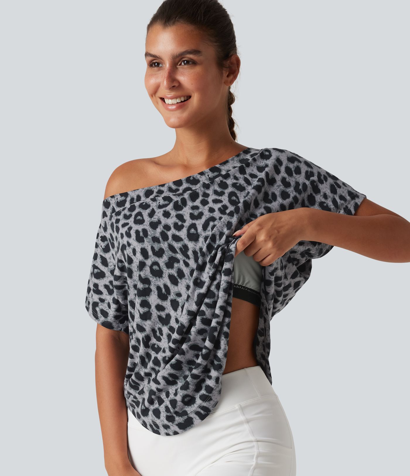 One Shoulder Short Sleeve Leopard Print Built-in Bra Curved Hem High Low Yoga Sports Top One Shoulder Short Sleeve Leopard Print Built-in Bra Curved Hem High Low Yoga Sports Top