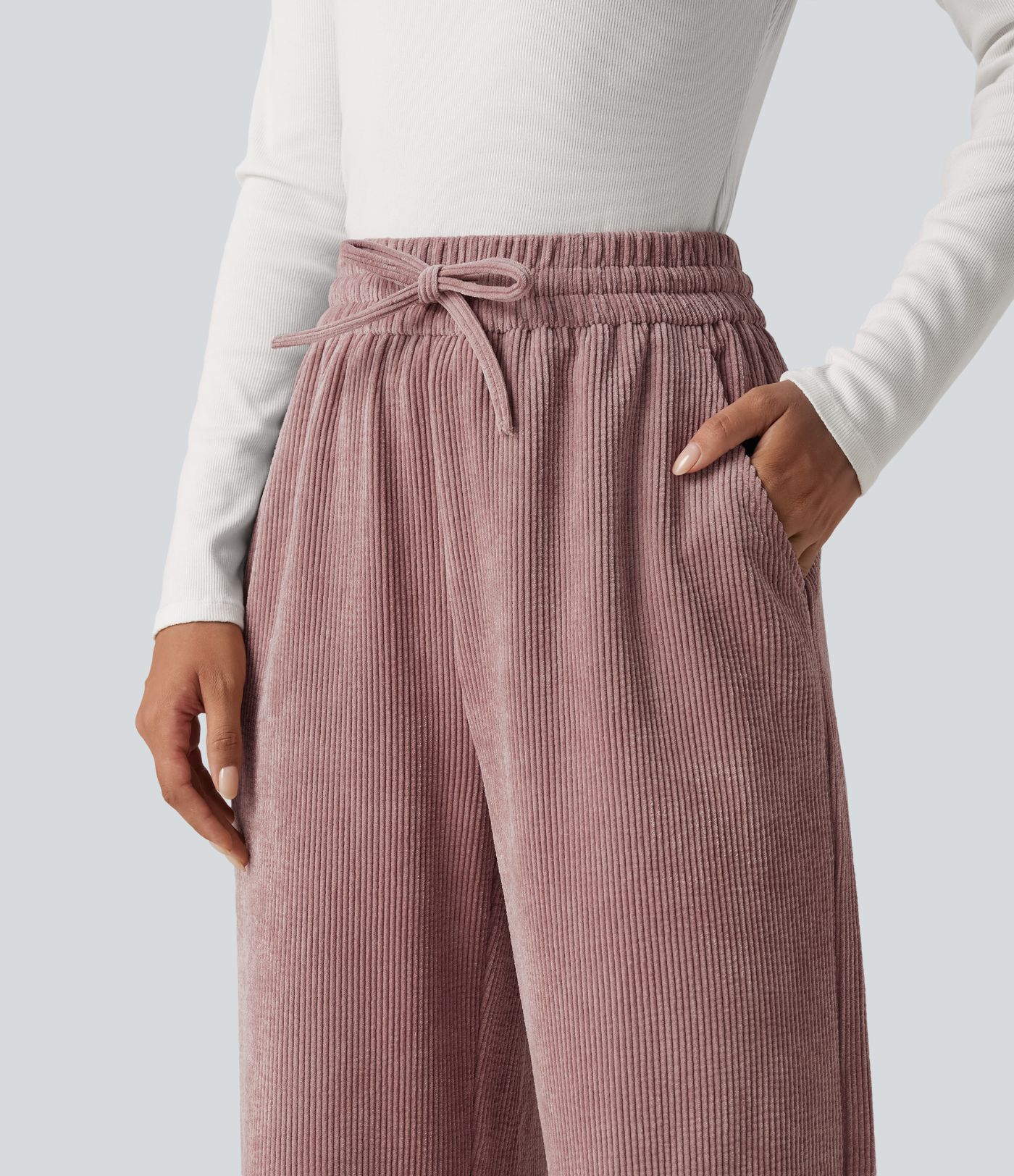 Lässige Hose aus Cord mit hohem Bund, Seitentaschen, Kordelzug und weitem Bein Lässige Hose aus Cord mit hohem Bund, Seitentaschen, Kordelzug und weitem Bein