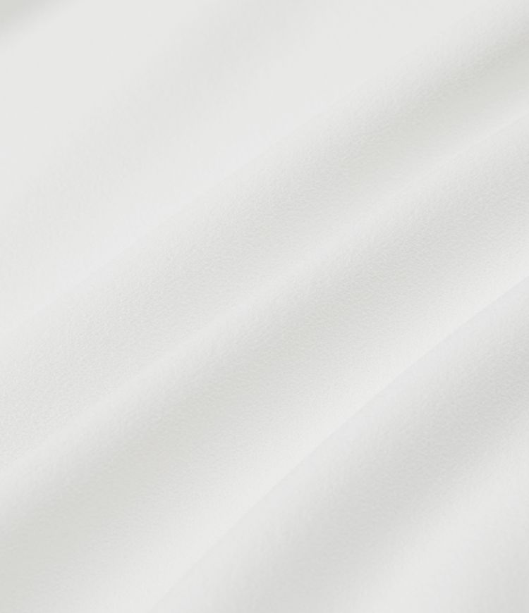 Bluse mit Kragen, langen Ärmeln und abgerundetem Saum Bluse mit Kragen, langen Ärmeln und abgerundetem Saum