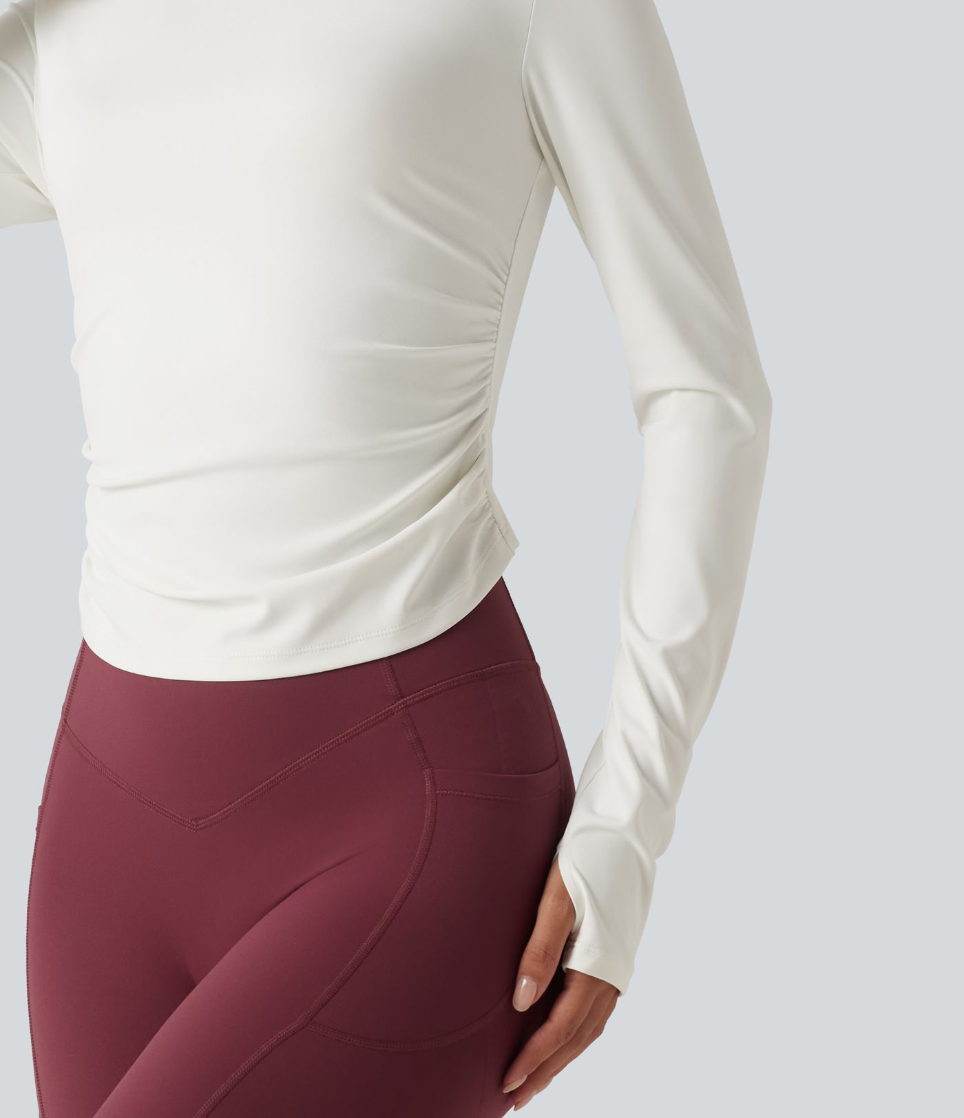 Gerafftes Yoga-Sport-Top mit Rundhalsausschnitt, langen Ärmeln und Daumenlöchern Gerafftes Yoga-Sport-Top mit Rundhalsausschnitt, langen Ärmeln und Daumenlöchern