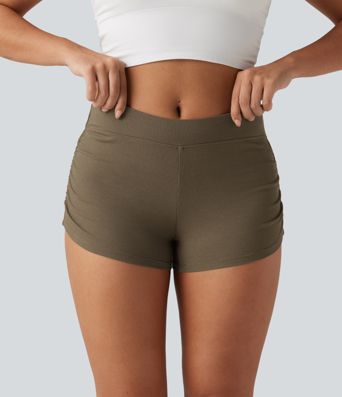 Lässige, geraffte Shorts aus geripptem Strick mit niedrigem Bund - 7,6 cm Lässige, geraffte Shorts aus geripptem Strick mit niedrigem Bund - 7,6 cm
