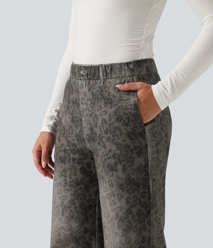 Pantalon de jogging en molleton French Terry effet jean léopard taille mi-haute coupe large avec poches Pantalon de jogging en molleton French Terry effet jean léopard taille mi-haute coupe large avec poches