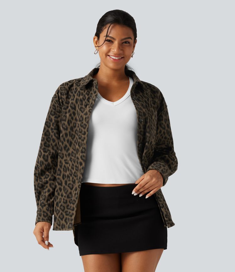 Lässige Hemdjacke aus Cord mit Brusttasche, langen Ärmeln und Leopardenmuster Lässige Hemdjacke aus Cord mit Brusttasche, langen Ärmeln und Leopardenmuster