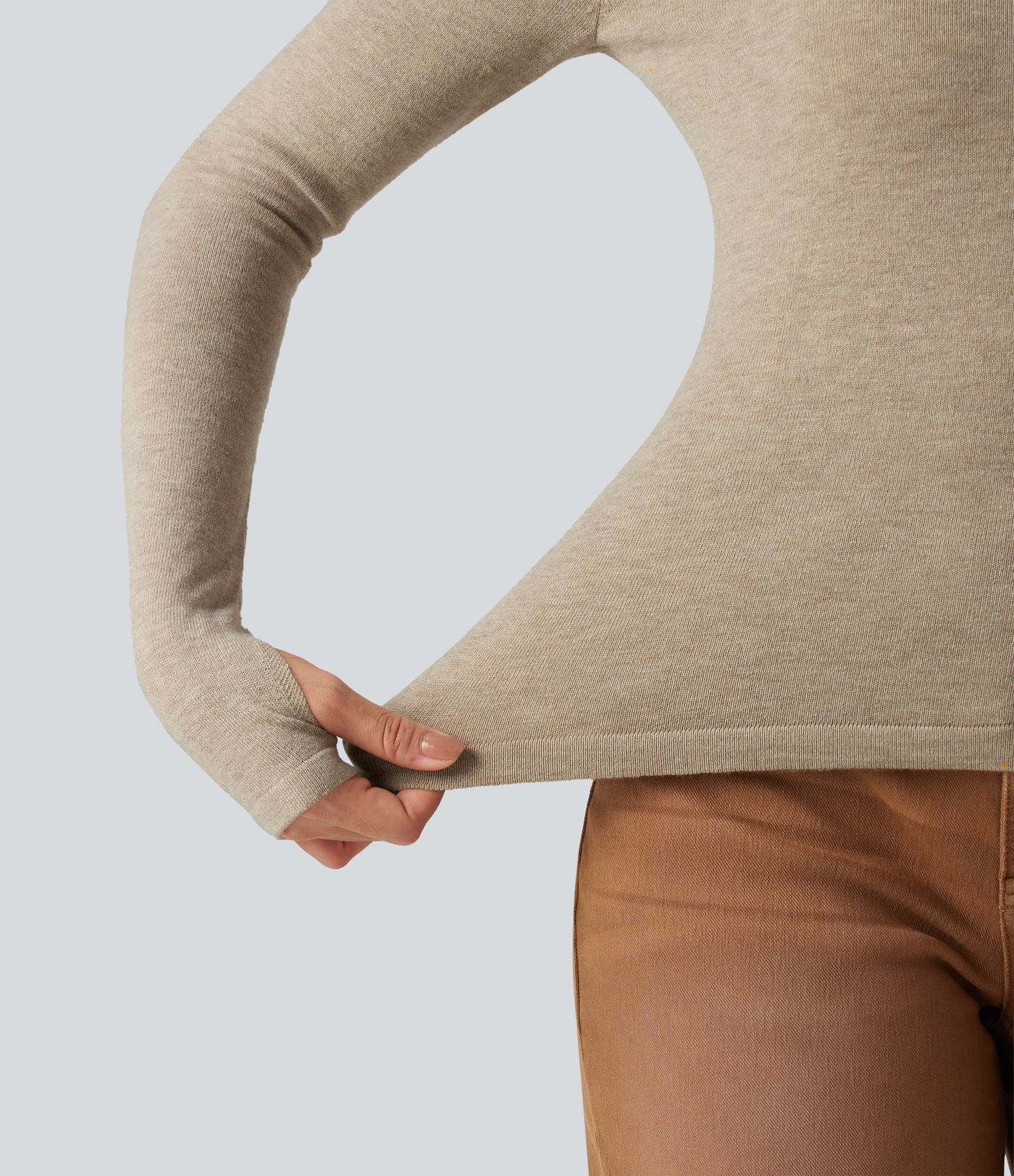Lässiger Pullover mit V-Ausschnitt und langen Ärmeln - slim fit