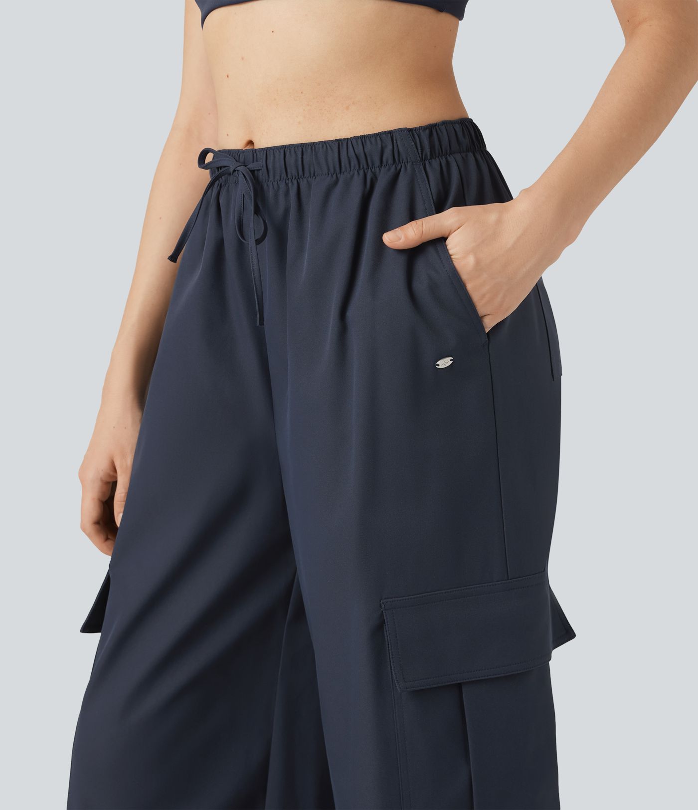 Pantalon cargo baggy taille mi-haute déperlant et résistant à l’usure avec cordon de serrage et poches Pantalon cargo baggy taille mi-haute déperlant et résistant à l’usure avec cordon de serrage et poches