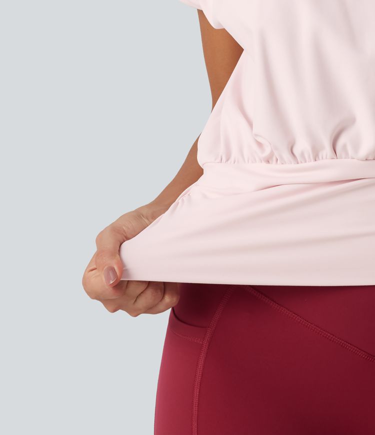 Haut de sport yoga SoftlyZero™ Plush à encolure arrondie, manches courtes, fronces et coupe boxy Haut de sport yoga SoftlyZero™ Plush à encolure arrondie, manches courtes, fronces et coupe boxy