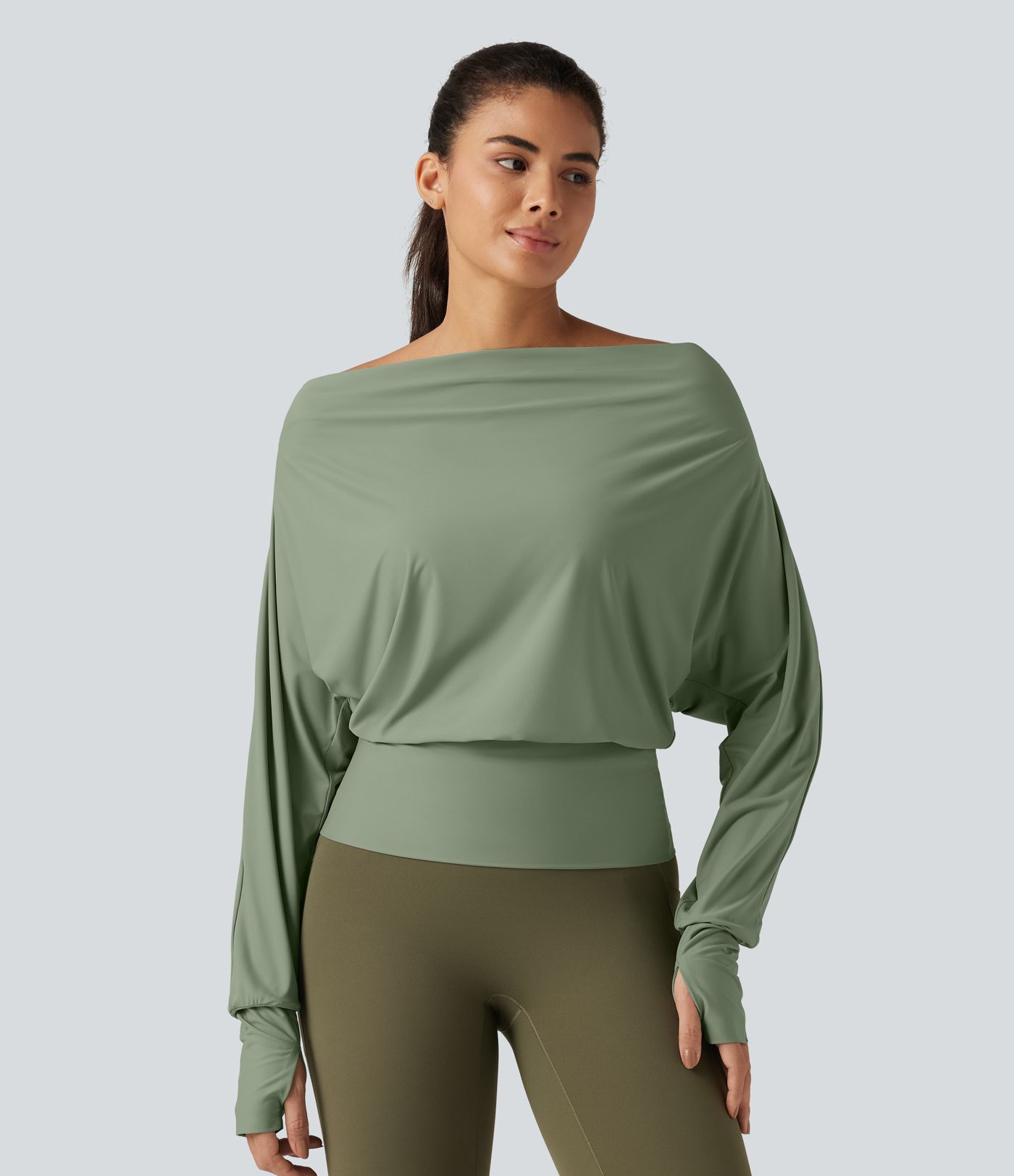 Tops de sport à épaules dénudées, manches longues style chauve-souris