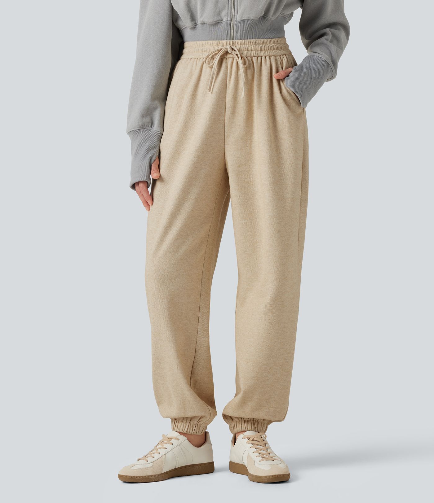Lässige Jogginghose mit hohem Bund, Seitentaschen und Kordelzug Lässige Jogginghose mit hohem Bund, Seitentaschen und Kordelzug