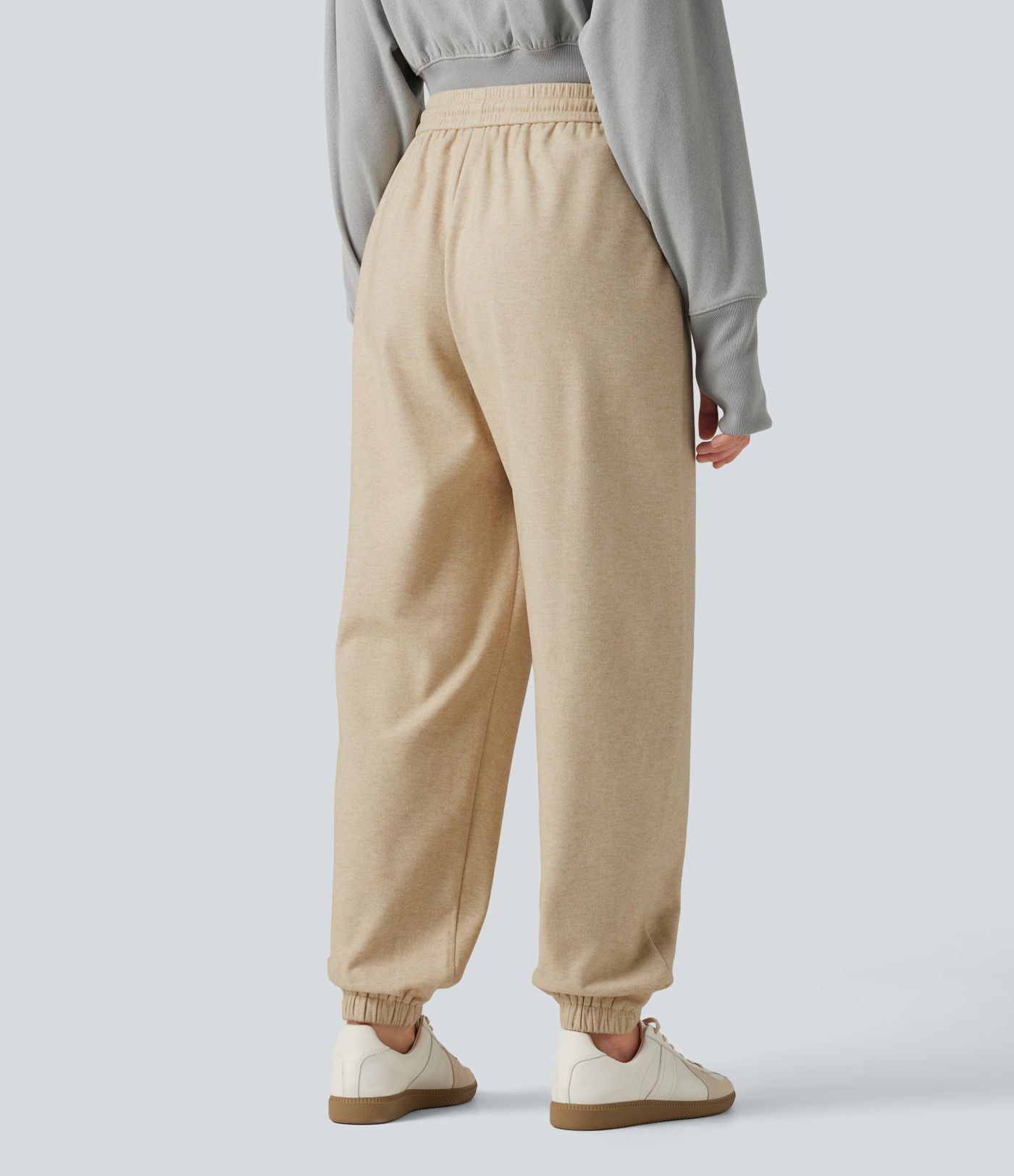 Lässige Jogginghose mit hohem Bund, Seitentaschen und Kordelzug Lässige Jogginghose mit hohem Bund, Seitentaschen und Kordelzug