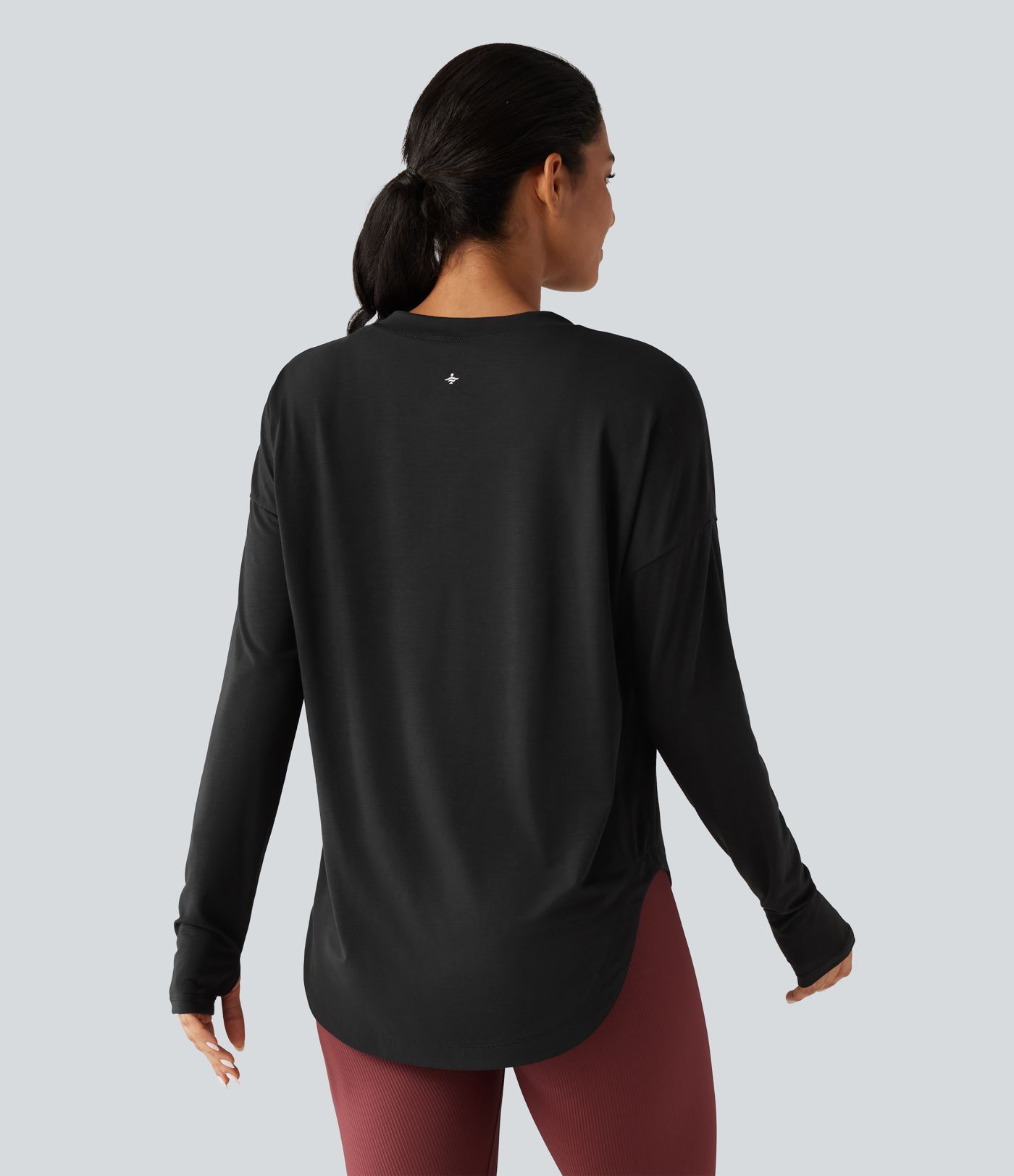 Haut de sport yoga à séchage rapide, encolure arrondie, manches longues avec passe-pouces et brassière intégrée Haut de sport yoga à séchage rapide, encolure arrondie, manches longues avec passe-pouces et brassière intégrée
