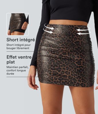 Jupe-short mini gainante taille haute en simili stretch imprimé léopard, avec fronces et ourlet arrondi